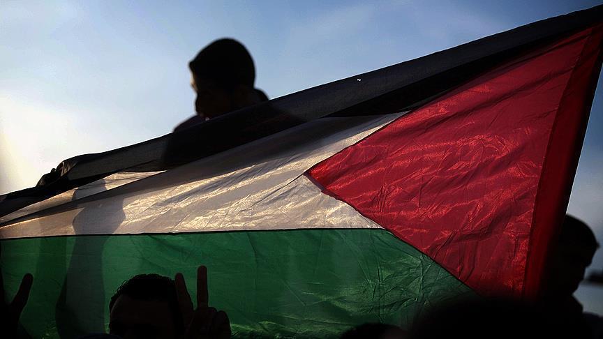 آلاف الفلسطينيين يشيعون القيادي "غسان الشكعة"