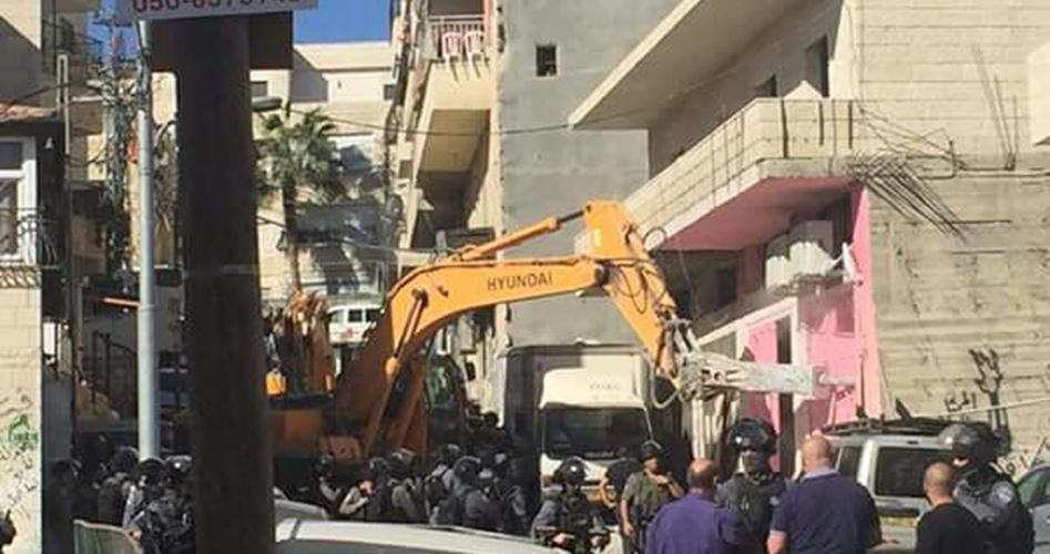 آليات الاحتلال تهدم 5 منازل شرق القدس