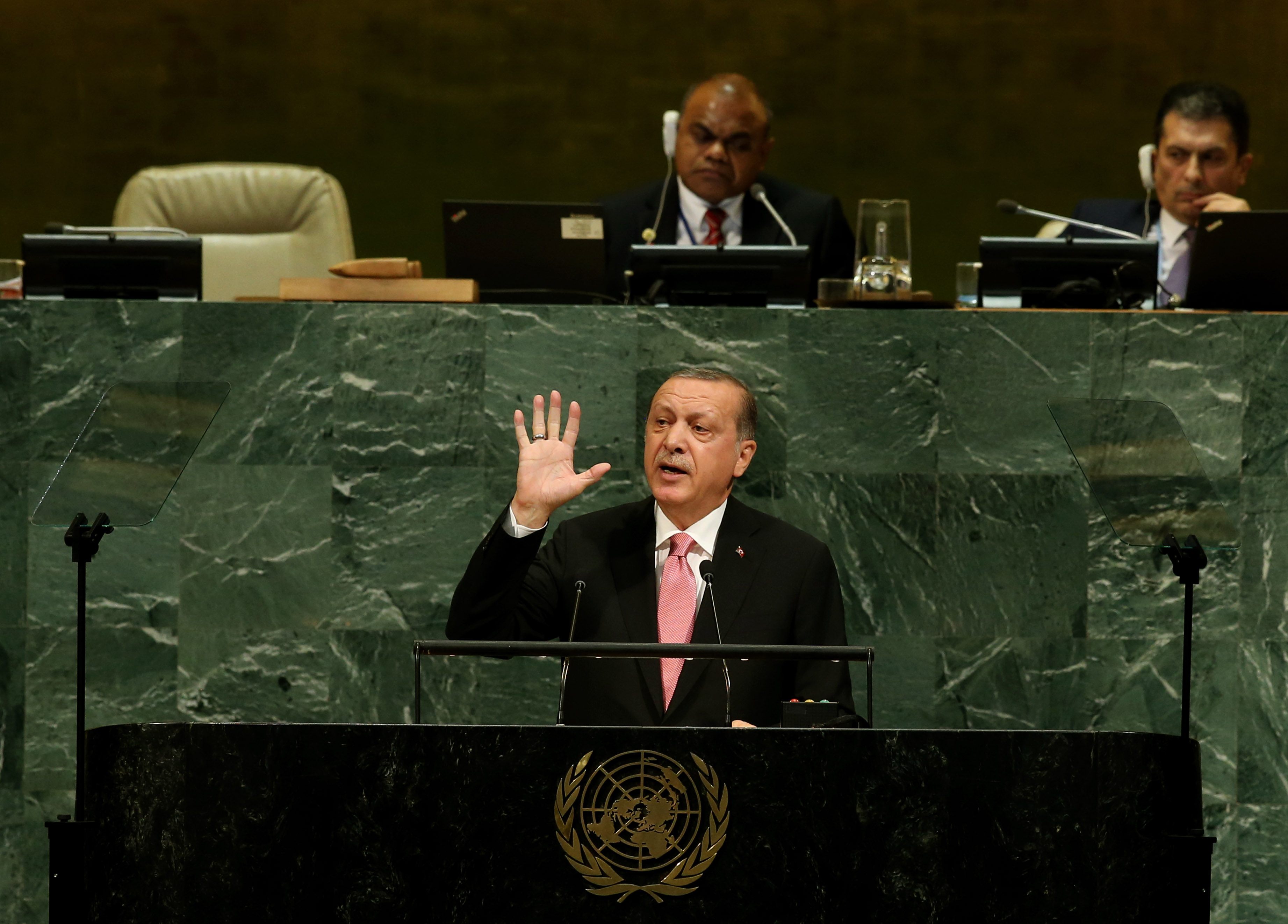أردوغان: للأسف المجتمع الدولي ترك الشعب السوري وحيدا