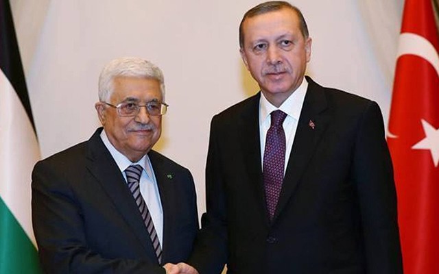 أردوغان يستقبل عباس في المجمع الرئاسي