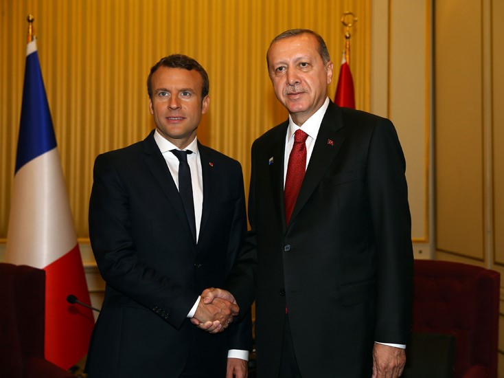 أردوغان يلتقي ماكرون في بروكسل
