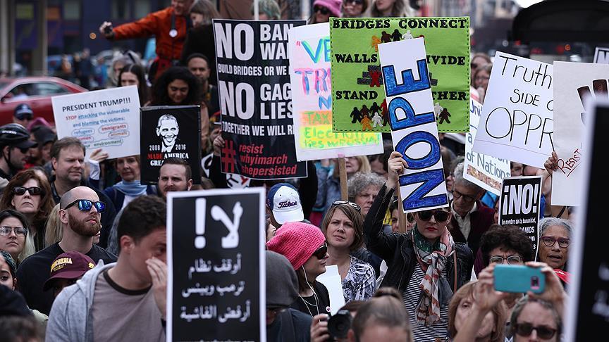 أمريكيون يتظاهرون ضدّ ترامب في "عيد الرؤساء"