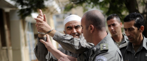 إسرائيل تعتقل الشيخ رائد صلاح من منزله