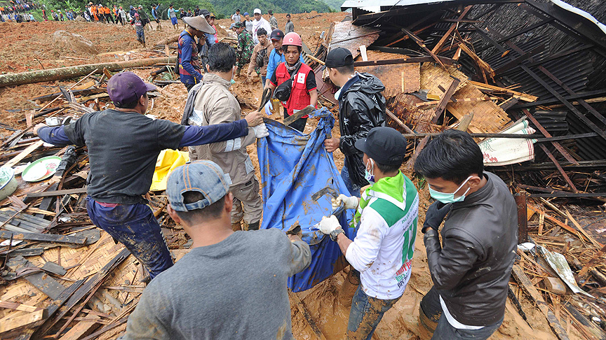 إندونيسيا.. مصرع شخصين وفقدان 41 آخرين في انهيار أرضي