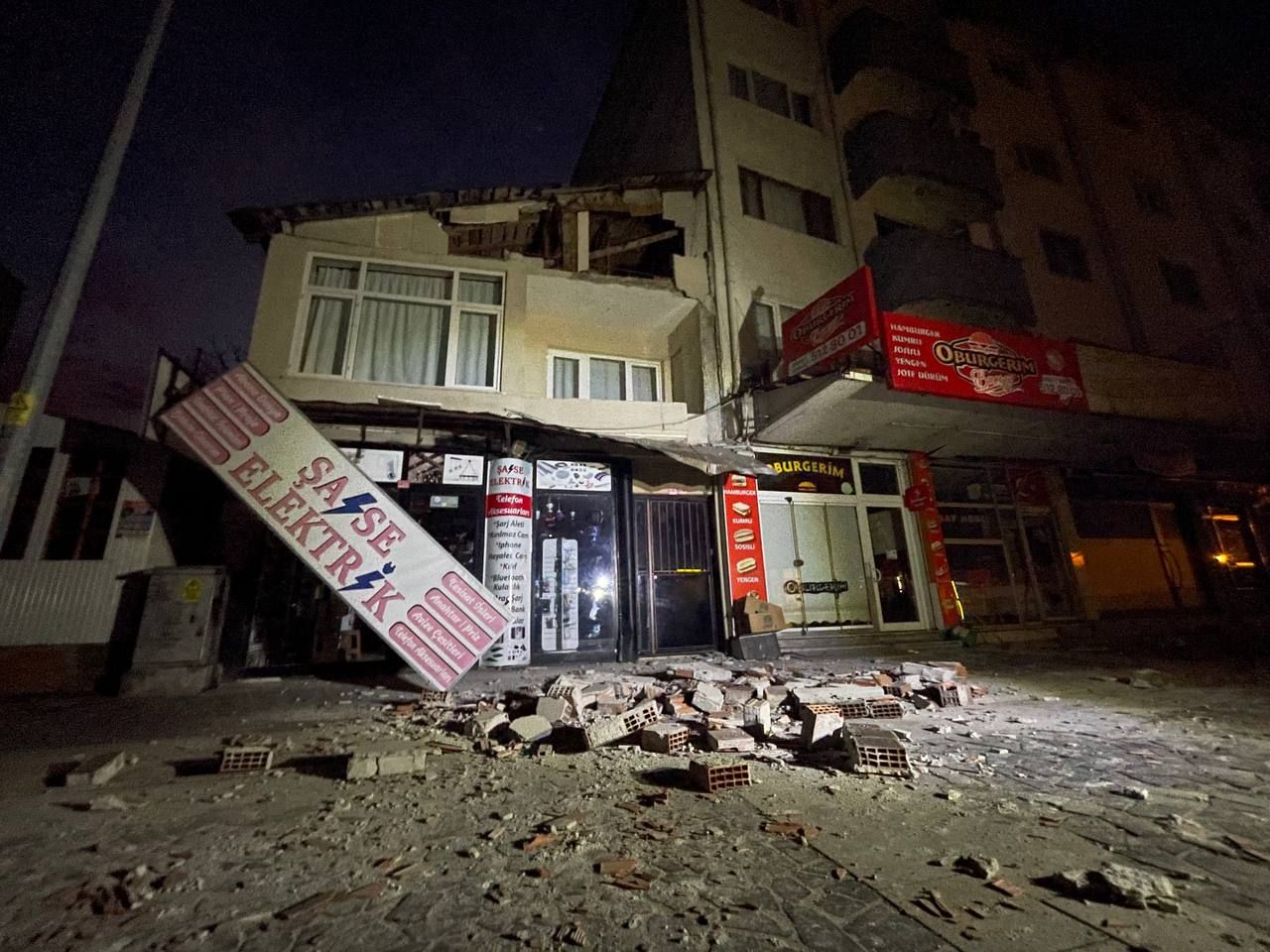 ارتجفت الفرائص: وفاة شخص و إصابة 68 مواطنا في زلزال دوزجة                                                                     