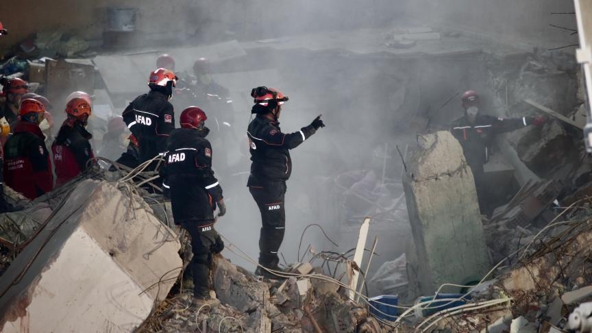 ارتفاع ضحايا انهيار مبنى في إسطنبول إلى 16
