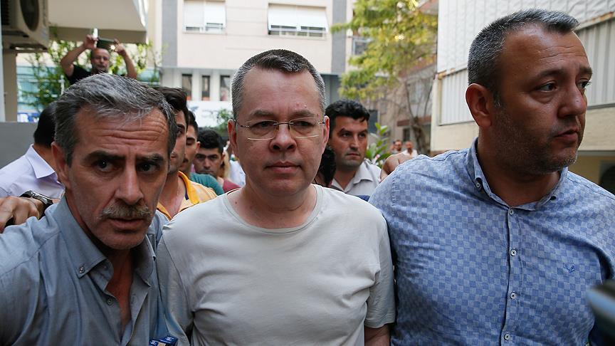 الأمن التركي ينقل القس "برانسون" إلى المحكمة