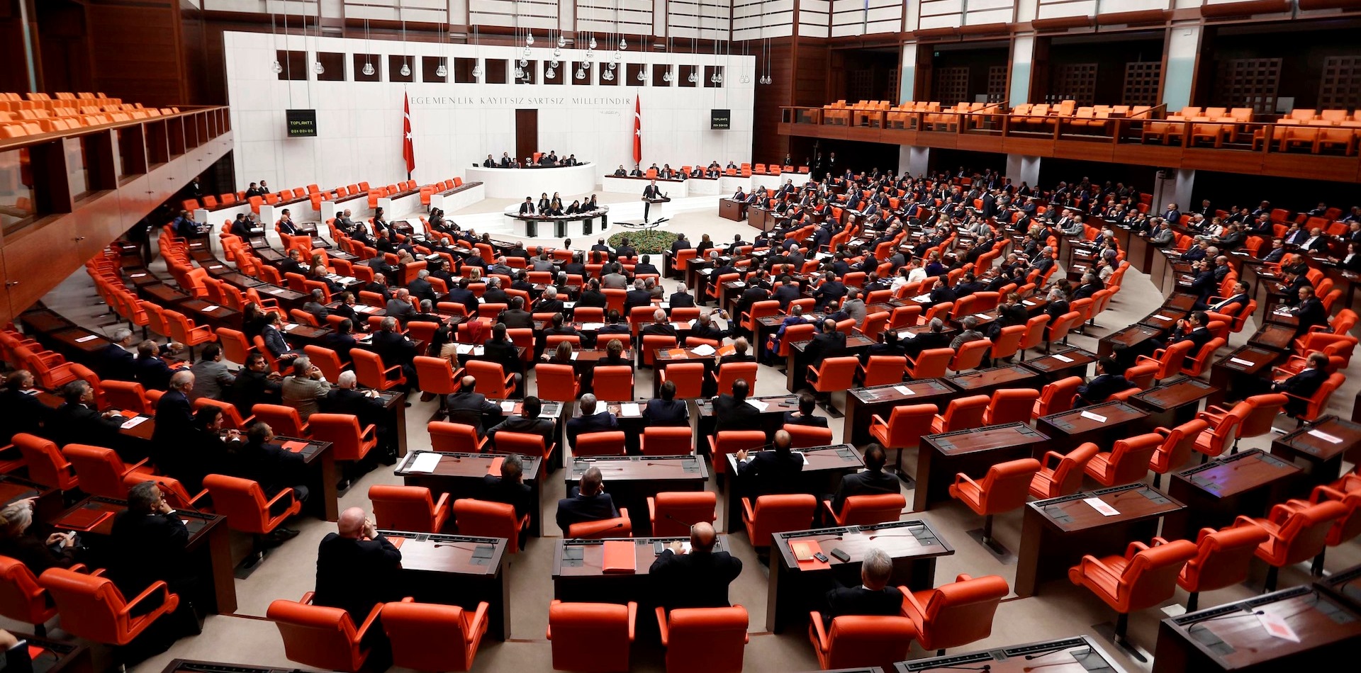 البرلمان التركي يقر بالتصويت الثاني المادتين 6 و7 من مقترح التعديل الدستوري