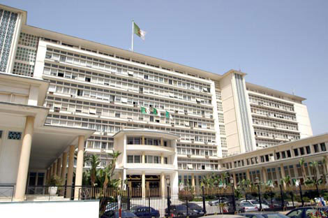 الحكومة الجزائرية ترخص رسميا للإسلاميين لدخول الانتخابات بقوائم موحدة