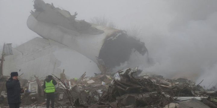الخطوط الجوية التركية تنفي علاقتها بطائرة شحن سقطت في قرغيزستان