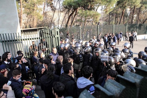 السلطات الإيرانية تعلن توقيف 200 خلال احتجاجات طهران