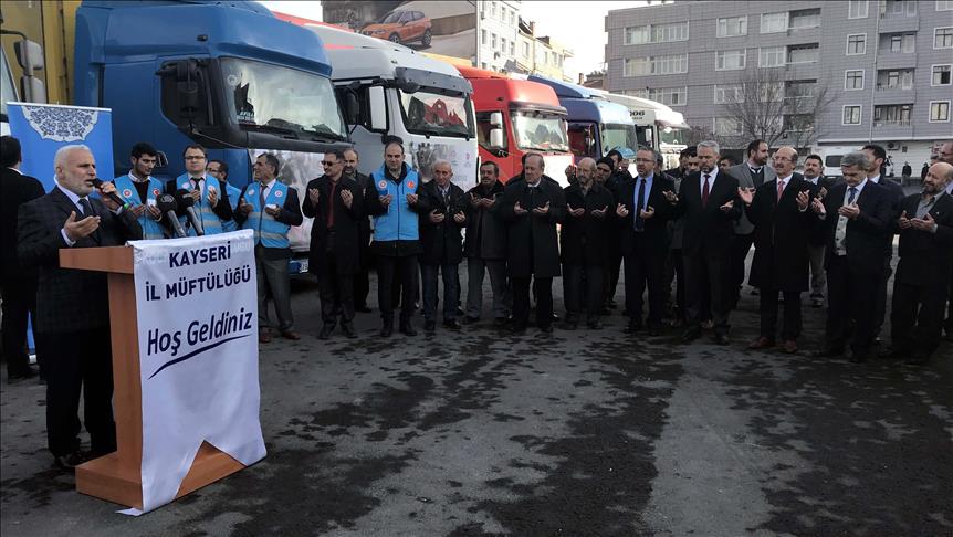 الشؤون الدينية التركية ترسل 11 شاحنة دقيق إلى سوريا
