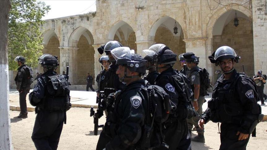 الشرطة الإسرائيلية تقتحم المسجد الأقصى 