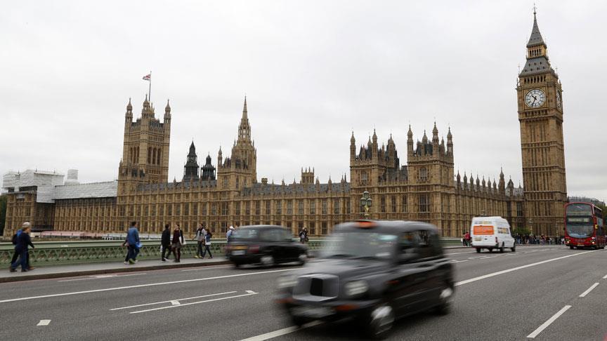 الشرطة البريطانية تعزز انتشارها في محيط البرلمان