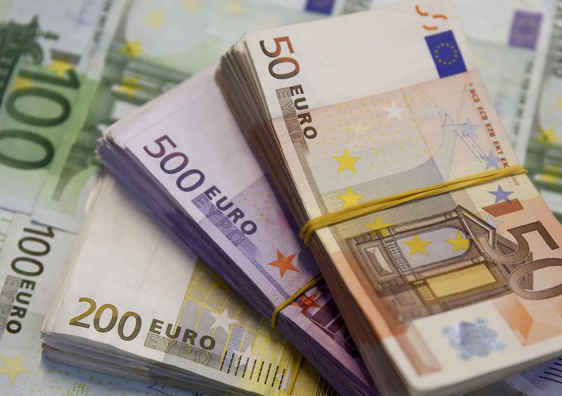 اليورو يعطل انتقال اليوناني مانولاس لزينت الروسي 