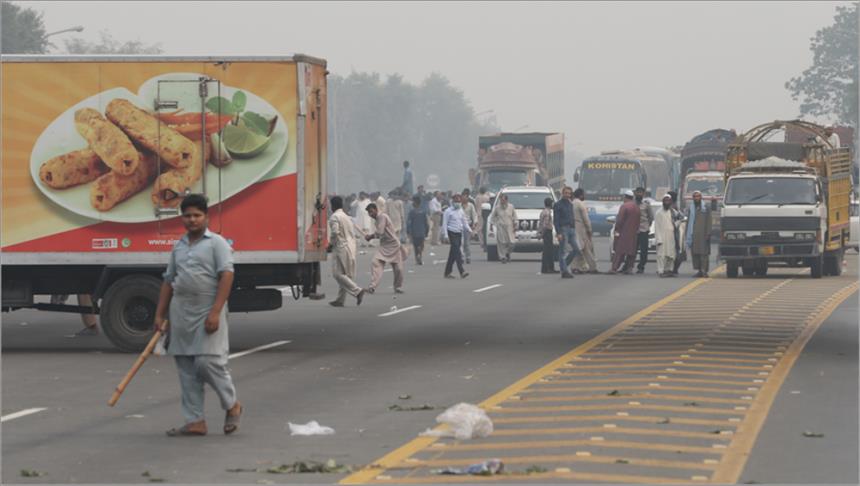 باكستان.. مظاهرات صاخبة احتجاجا على إخلاء سبيل سيدة أساءت للإسلام