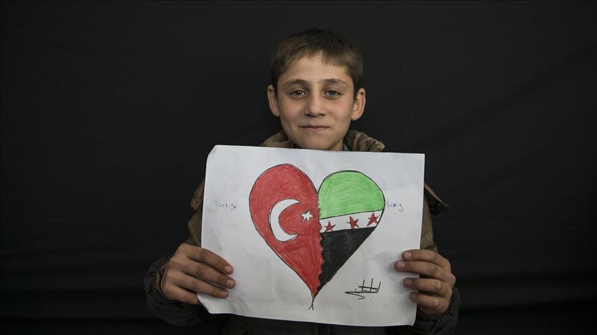 بالرسومات.. أطفال سوريون يعربون عن حبهم لتركيا