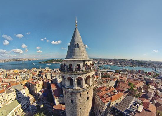 برج غلاطة.. بوصلة السائح في إسطنبول