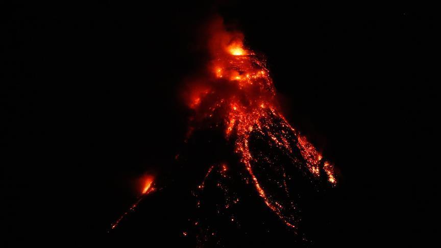 بركان "مايون" في الفلبين يواصل انفجاراته والسلطات ترفع حالة التأهب