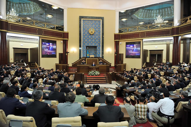 برلمان كازاخستان يصادق على تعديل دستوري يقلص صلاحيات الرئيس