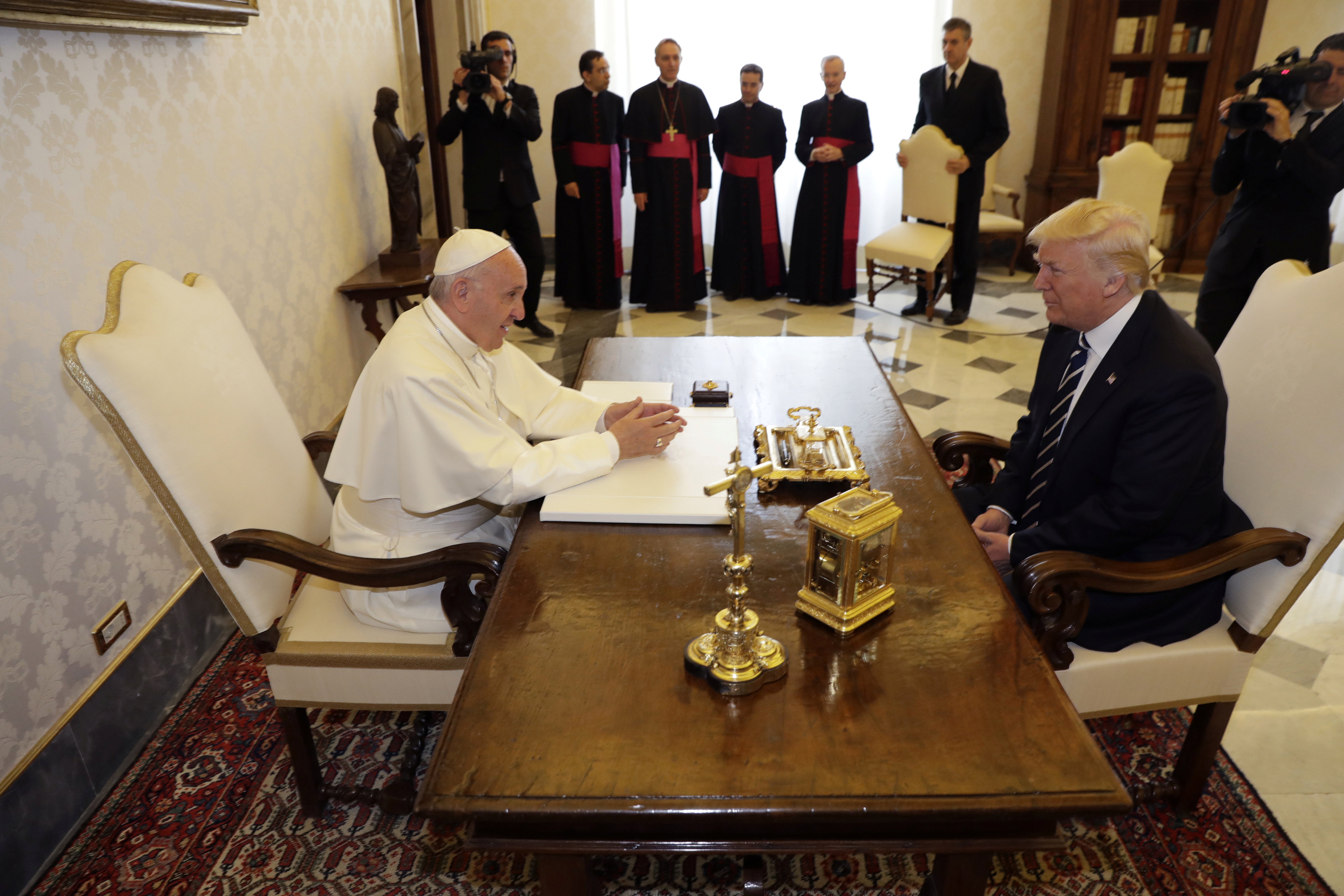 ترامب يجري أول لقاء مع البابا فرانسيس في الفاتيكان