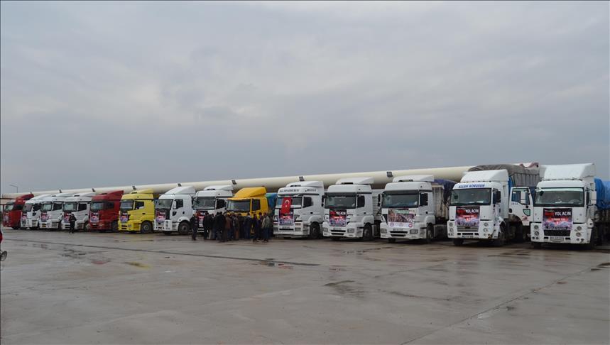 تركيا ترسل 40 شاحنة مساعدات للنازحين من حلب