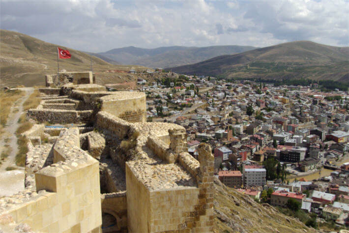 تركيا تستعد لترميم ثالث أكبر قلاعها التاريخية