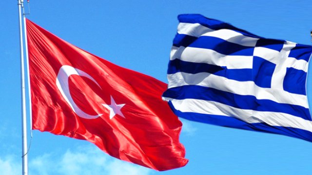 تركيا تطلب من الإنتربول توقيف انقلابيين فروا إلى اليونان