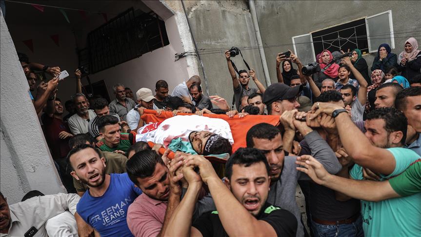 تشييع جثمان فلسطيني استشهد بقصف إسرائيلي شمالي غزة
