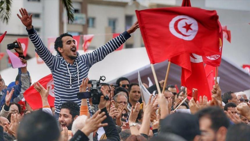 تونس.. أكبر نقابة عمالية تتمسك بالإضراب العام وتهدد بالتصعيد
