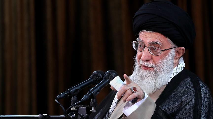 خامنئي يلوح باحتمالية انسحاب إيران من الاتفاق النووي