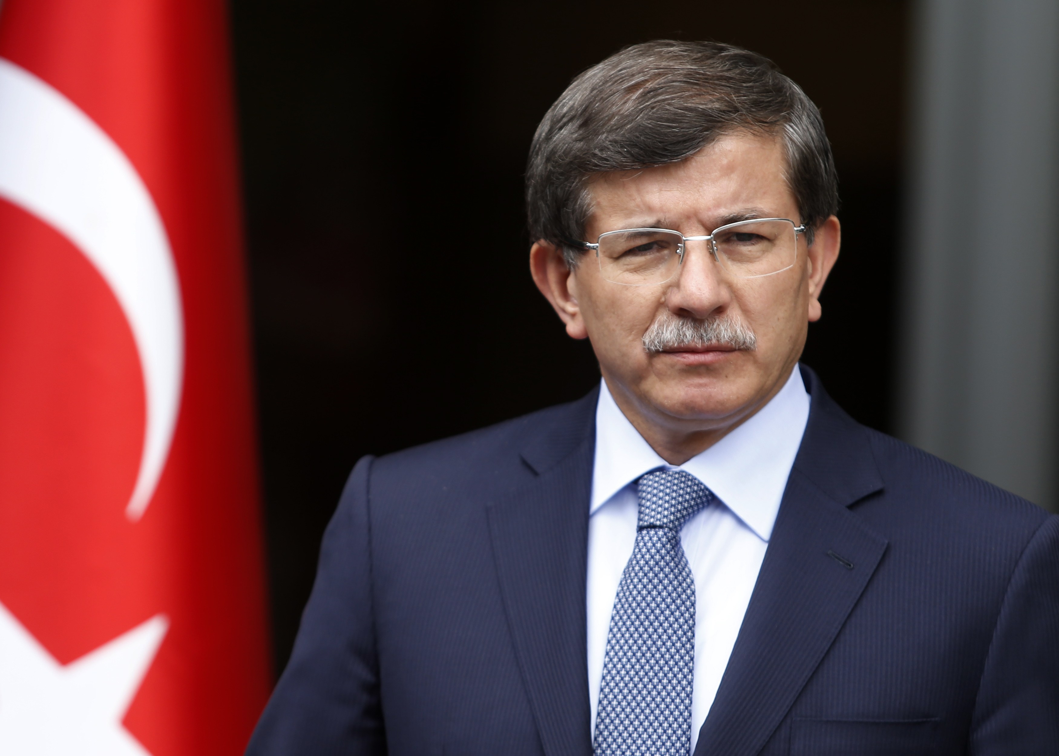 داود أوغلو: حق تركيا في تنفيذ "غصن الزيتون" غير قابل للنقاش