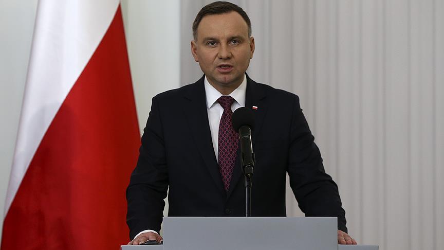 رئيس بولندا يوقّع قانون "الهولوكست" رغم معارضة إسرائيلية وأمريكية
