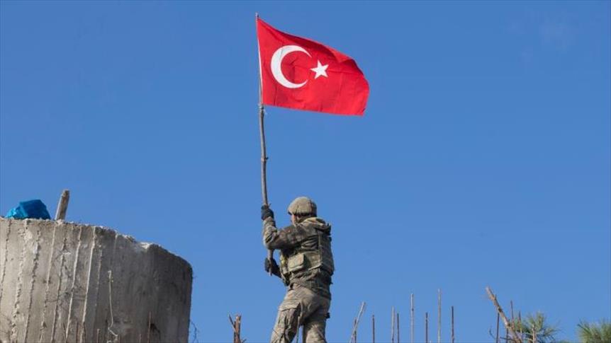 رفع العلم التركي وعلم الثورة السورية على جبل "برصايا" الاستراتيجي