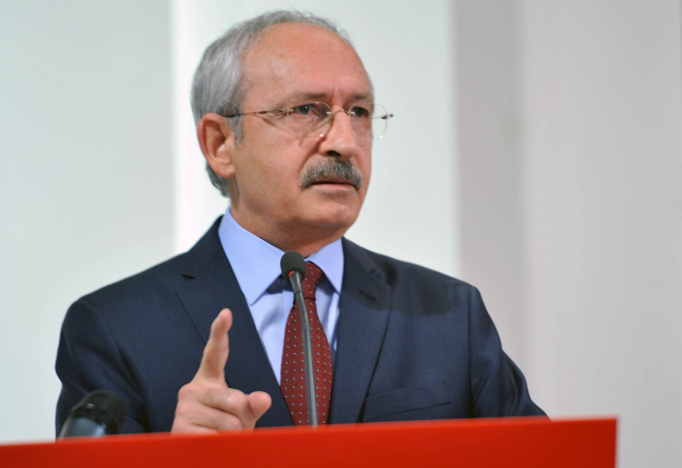 زعيم المعارضة التركية ينتقد توصية البرلمان الأوروبي بتعليق المفاوضات مع بلاده