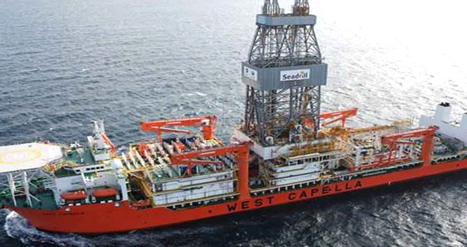 سفينة تركية تراقب سفينة قبرصية يحتمل أنها تنقب عن النفط