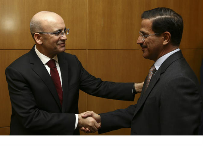 شيمشك يلتقي وزير الاقتصاد الإماراتي في أنقرة