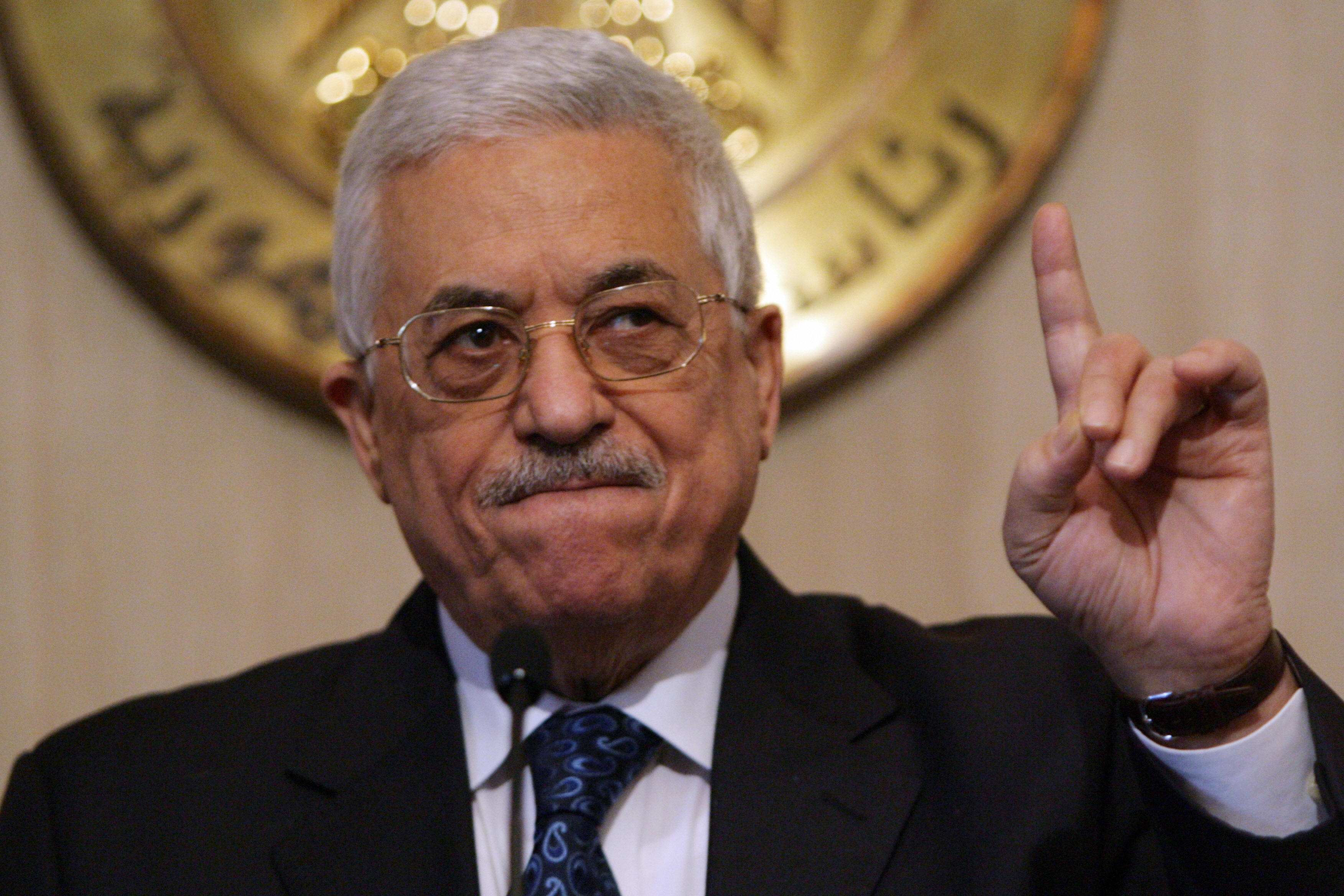 "عباس يدعو "ترامب" إلى عدم نقل السفارة الأمريكية إلى القدس