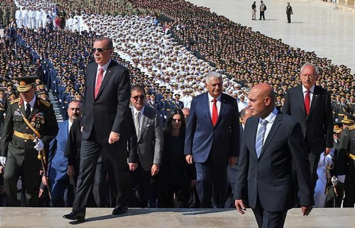 عرض عسكري بإسطنبول في الذكرى الـ 95 لعيد النصر