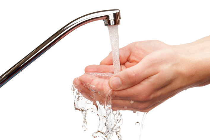 غسل اليدين بالماء البارد يقتل الجراثيم كالساخن تمامًا