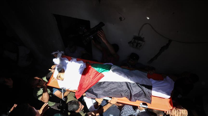 فلسطينيون في غزة يشيعون جثماني شهيدين أحدهما طفل