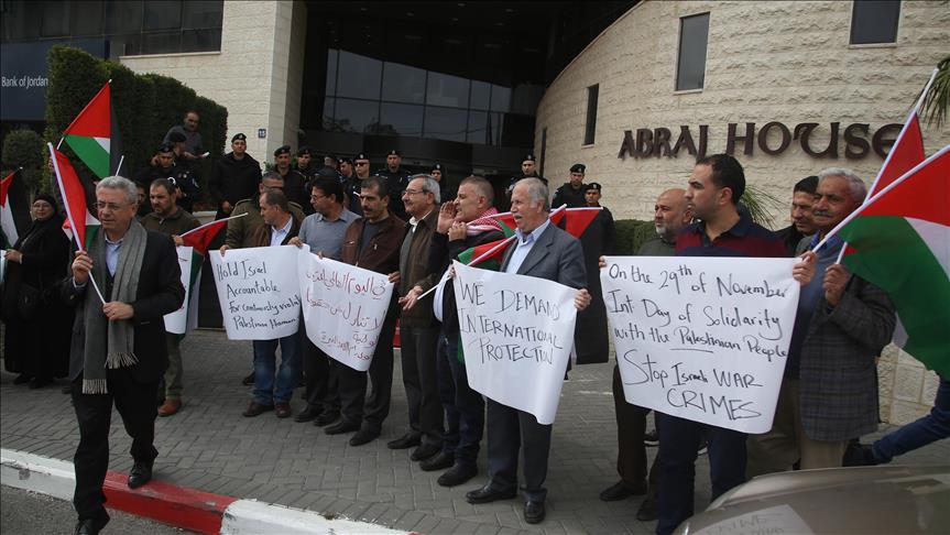 فلسطينيون يطالبون بترجمة التضامن الدولي لقرارات ملموسة