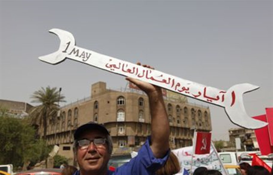 في عيدهم..العمال العراقيون يطالبون بتحسين أوضاعهم