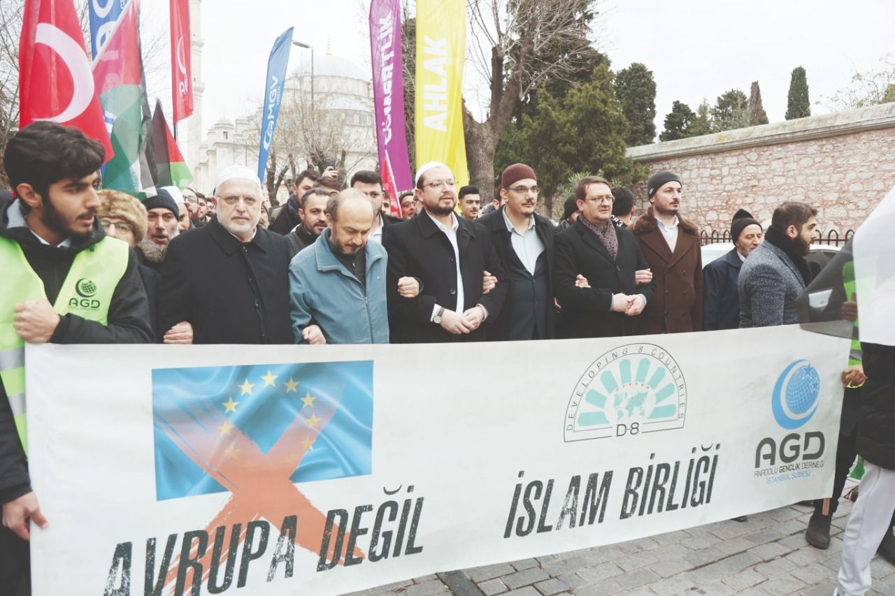 قامت حركة مللي جوروش مع كل مؤسساتها،قيام إسطنبول!