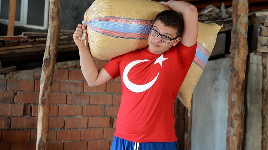 كفيف تركي يفوز بميدالية ذهبية في ألعاب القوى.. وهدفه المزيد