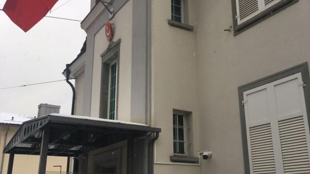 مجهولون يعتدون على القنصلية التركية في "زيورخ" السويسرية 