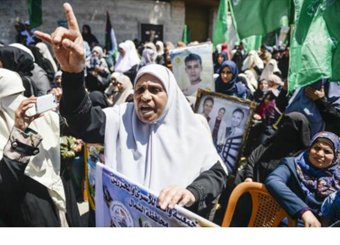 مسيرة في غزة دعماً للمعتقلين المضربين عن الطعام داخل السجون الإسرائيلية