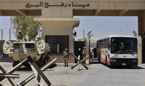 مصر تسمح بإدخال مركبات إلى غزة عبر معبر رفح 