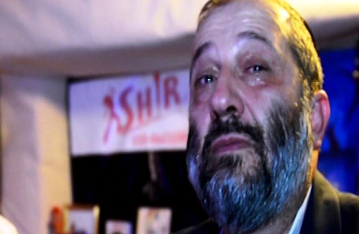 وزير إسرائيلي يستخدم البصل لذرف الدموع على زعيم حزبه المتوفي