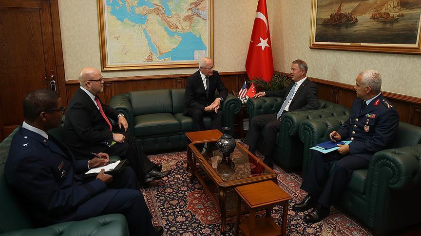 وزير الدفاع التركي يستقبل الممثل الأمريكي الخاص بشأن سوريا